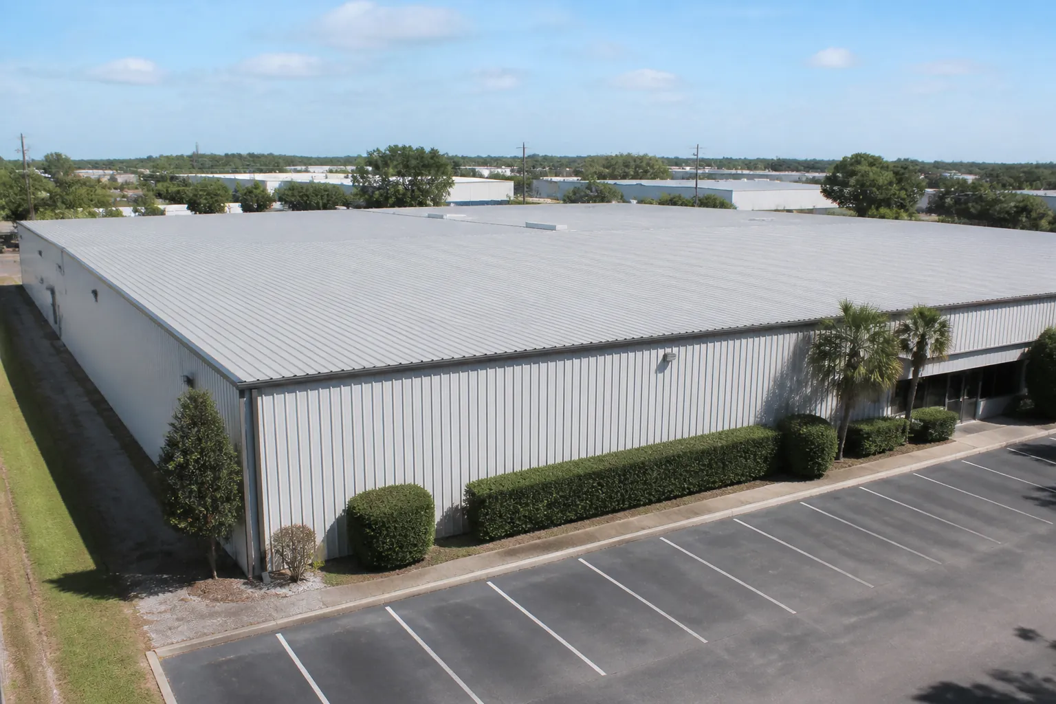 Metal warehouse roof in a Lakeland, FL industrial park